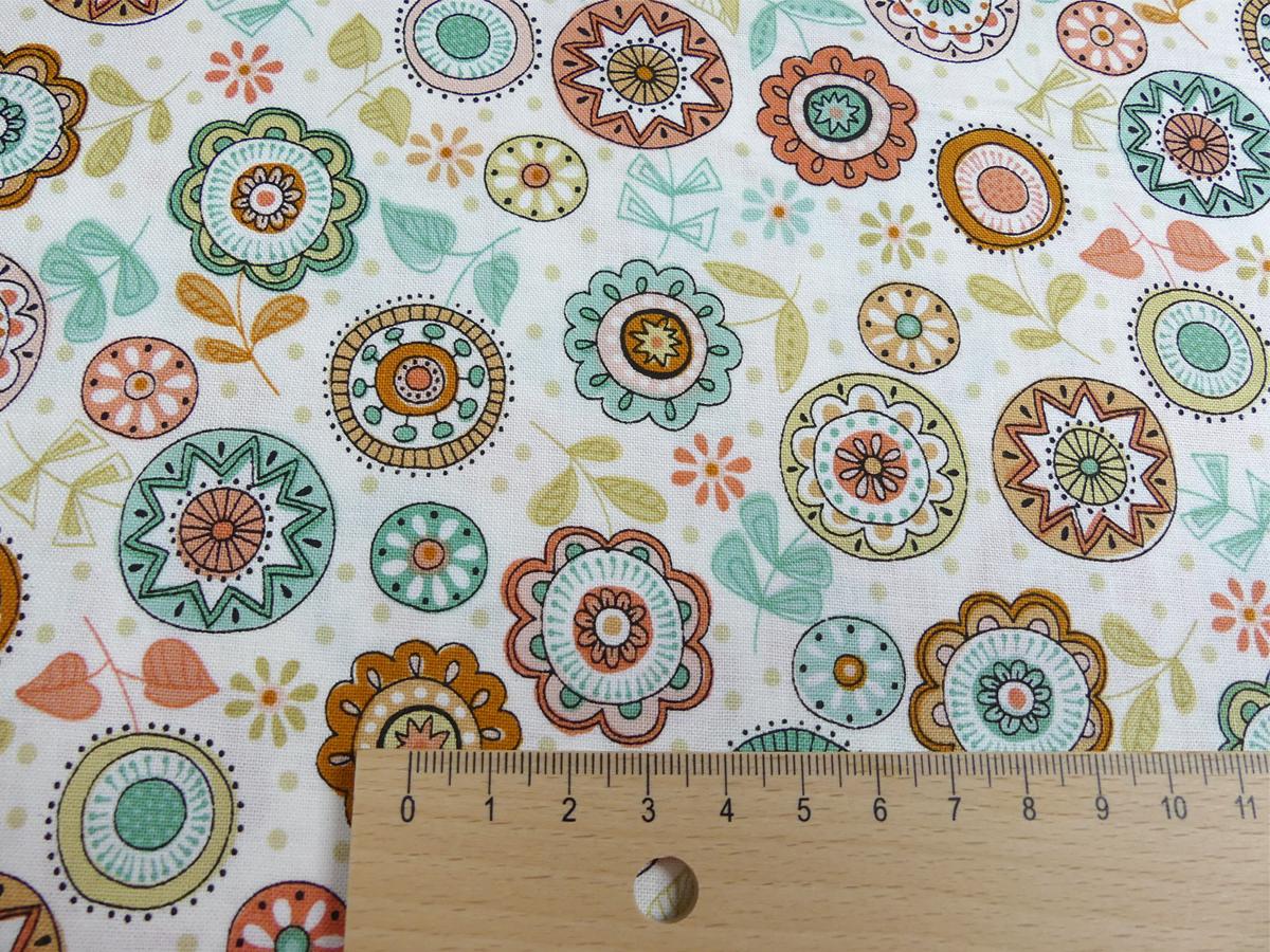 Patchworkstoff aus der Serie Doodle Days mit bunten Kreisen und Blumen mit Maß